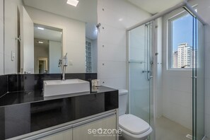 Apartamento básico | Banheiro | Chuveiro 