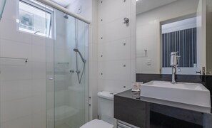 Bathroom - Apt w/ BBQ Only 90m From the Beach Cmf0501 (Itapema)