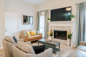 Televisie en een open haard