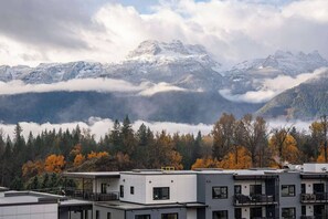 Exterior - The Ascent - 3 Bedroom Condo | Roof Top Hot Tub (Revelstoke)