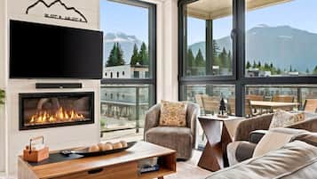 Fernseher, Kamin, Stereoanlage