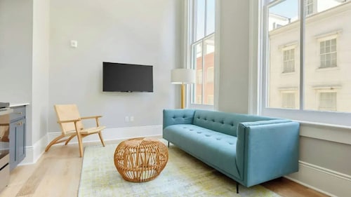 Prime Walkable Location in Heart of French Quarter The Harlequin by Avantstay