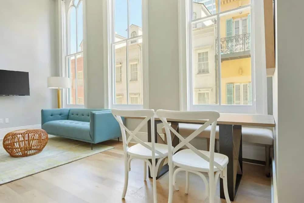 Prime Walkable Location in Heart of French Quarter The Harlequin by Avantstay