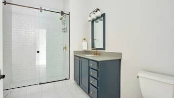Studio (4 Bedrooms) | Interior