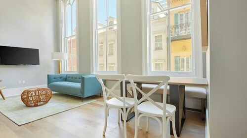 Prime Walkable Location in Heart of French Quarter The Harlequin by Avantstay