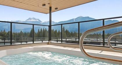 The Landing - 4 Bedroom Townhome | Private Hot Tub