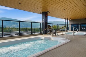 Baignoire à remous extérieure