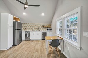 Fridge, microwave, oven, stovetop - Margrave Studio | 1BR 1BA | Upstairs Duplex (Columbia)
