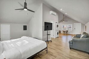 Desk, iron/ironing board, WiFi, bed sheets - Margrave Studio | 1BR 1BA | Upstairs Duplex (Columbia)