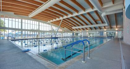Snowbird Escape w/ Pools! 6 Mi to Dtwn Sarasota