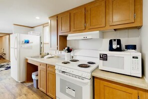 Fridge, microwave, dishwasher, coffee/tea maker