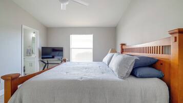 2 bedrooms, desk, iron/ironing board, Internet