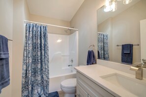 Secador de pelo, toallas