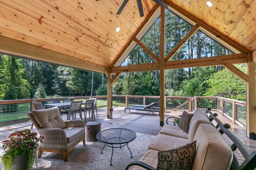 NW Listing KNG studio/N Raleigh w/nature views, large private deck, pet friendly
