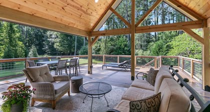 NW Listing KNG studio/N Raleigh w/nature views, large private deck, pet friendly