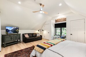 1 bedroom, iron/ironing board, WiFi, bed sheets - NEW 1-bed studio/N Raleigh w/nature views, large private deck, pet friendly (Raleigh)