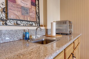 Interior - Near Parks, Shops & Eats! Bullhead City Casita (Bullhead City)