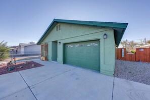 Exterior - Patio Hangouts! Home By Rotary Park & River Access (Bullhead City)