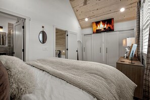 2 bedrooms, iron/ironing board, Internet, bed sheets