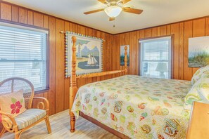 4 bedrooms, desk, iron/ironing board, travel cot - Steps to Sand! Family Ocean Isle Beach Retreat (Ocean Isle Beach)