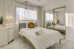 3 bedrooms, desk, iron/ironing board, Internet