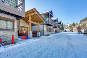 Exterior - Steps to Dtwn! Skier’s Escape w/ Hot Tub in Breck (Breckenridge)