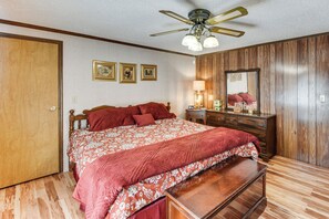 3 bedrooms, iron/ironing board, travel crib, internet