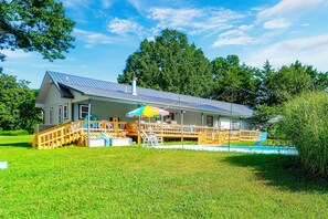 Exterior - Pool, Large Porch! Country Home Near Roaring River (Seligman)