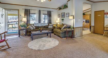 Pool, Large Porch! Country Home Near Roaring River