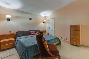 2 camere, una scrivania, accesso a Internet, lenzuola