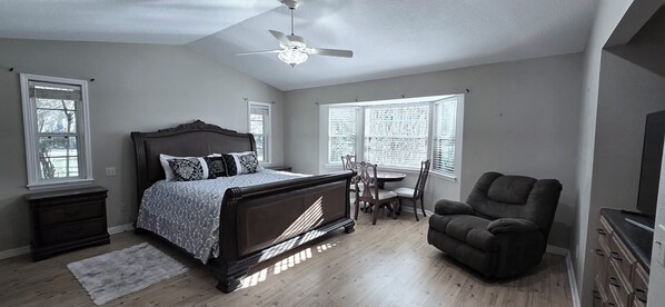 3 bedrooms, iron/ironing board, WiFi, bed sheets