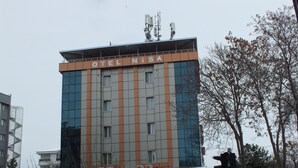 A multi-story building with a sign reading "OTEL NISA" on the top. - OTEL NİSA (Nevşehir)
