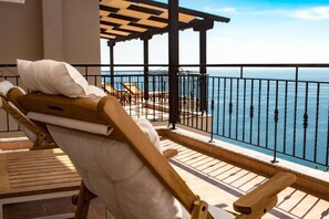 Villa, Sea View | Property grounds - Koumaros Villas (Kassandra)