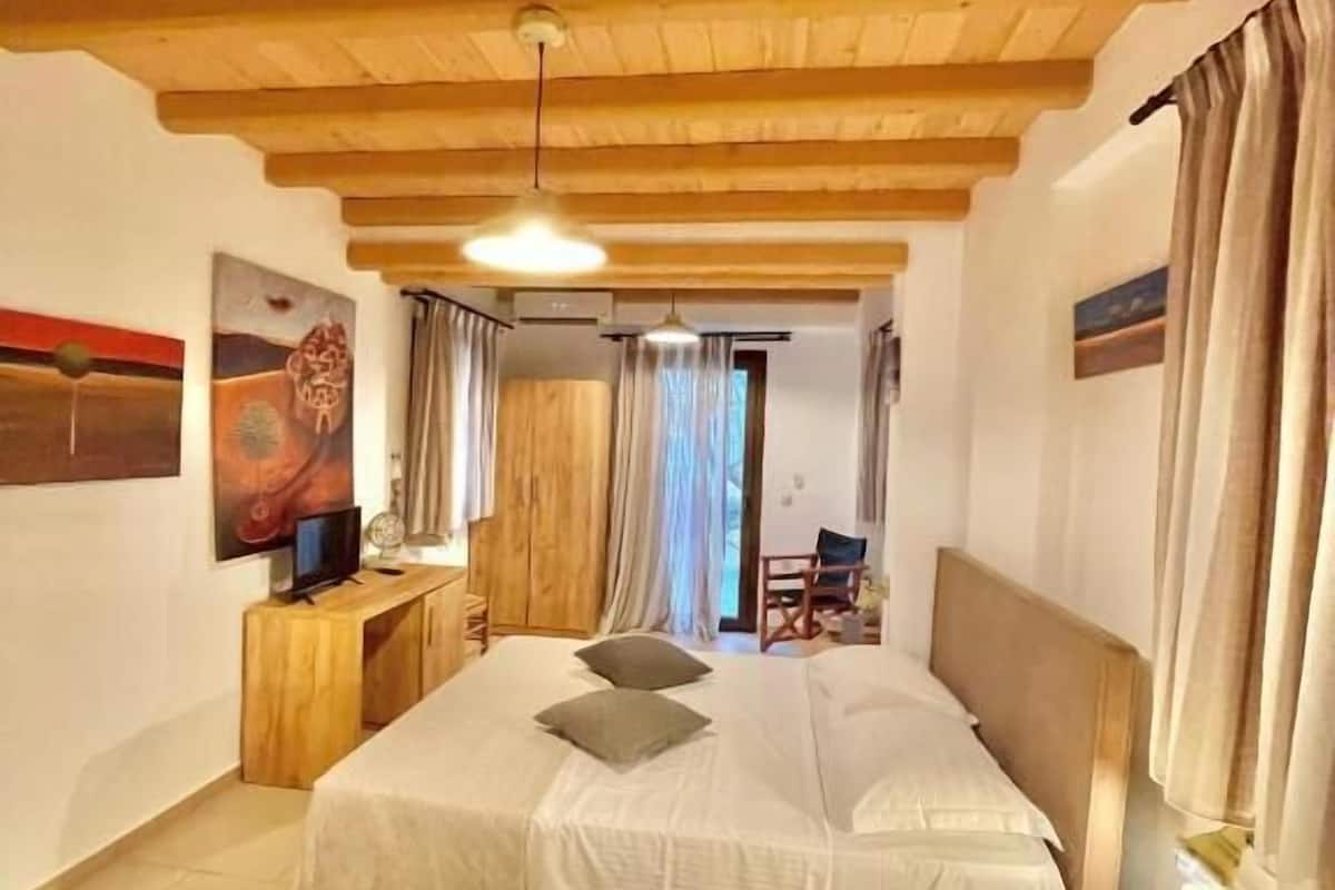 Villa Confort, 3 habitaciones, vista al patio | Caja de seguridad en la habitación y insonorización 