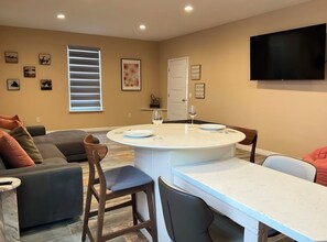 Dining - Renovated near Death Valley,Large yard, Amenities (Amargosa Valley)