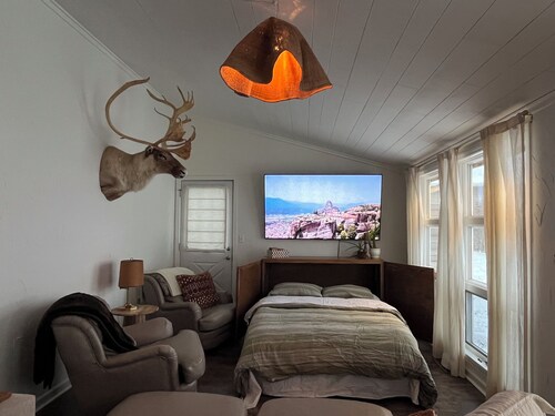 Peaceful luxury on the Kimball lake, perfectly unwound with outdoor shower.