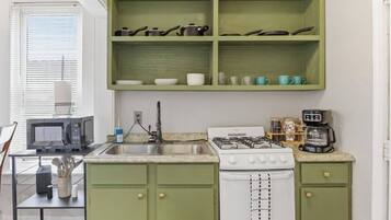 Coffee/tea maker, fridge, microwave, oven