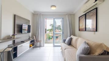 Basic Apartment | Living area