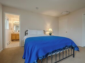 3 bedrooms, iron/ironing board, free WiFi, bed sheets - The Family-Friendly Bear Dance Den! (Grand Junction)