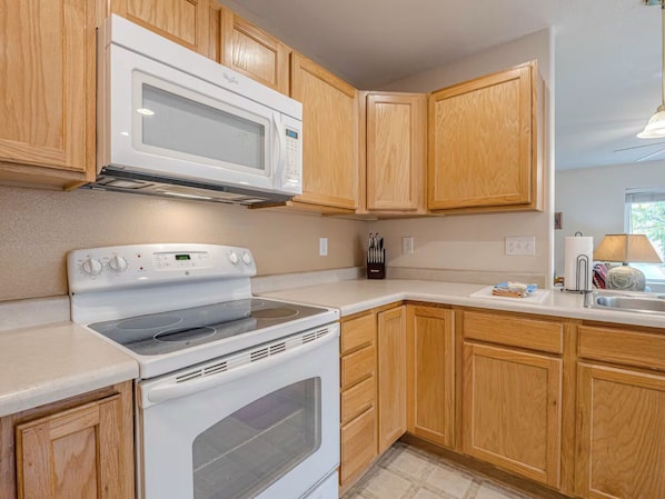 Private kitchen - The Family-Friendly Bear Dance Den! (Grand Junction)