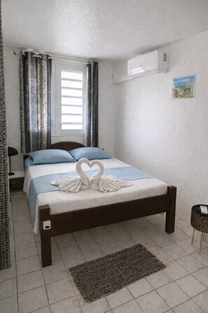 2 bedrooms, iron/ironing board, WiFi, bed sheets - Kaz Ti Solèy a stone's throw from the sea, Anses d'Arlet (Les Anses-d'Arlet)