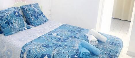 2 bedrooms, iron/ironing board, WiFi, bed sheets