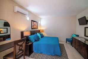 Studio, 1 King Bed | In-room safe, iron/ironing board, free WiFi - Carambola Boutique Studios (St. Lawrence Gap)
