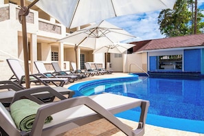 Kolam renang terbuka