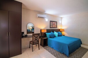 Estúdio, 1 cama King | Cofres nos quartos, ferros/tábuas de passar roupa, Wi-Fi de cortesia