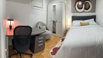 Iron/ironing board, WiFi, bed sheets