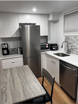 Private kitchen - Brand New Comfortable and Cozy Apartment Near the Airport (Toronto)