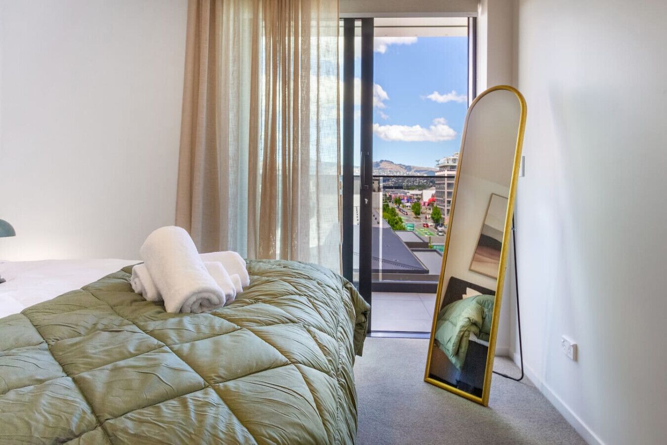 Fer et planche à repasser, lit parapluie, Wi-Fi, draps fournis