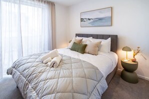 Fer et planche à repasser, lit parapluie, Wi-Fi, draps fournis