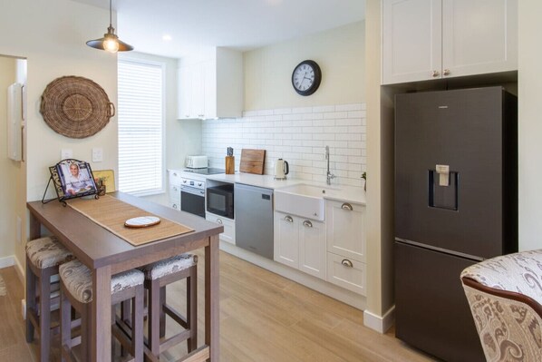 Frigorífic, microones, forn i placa de cuina